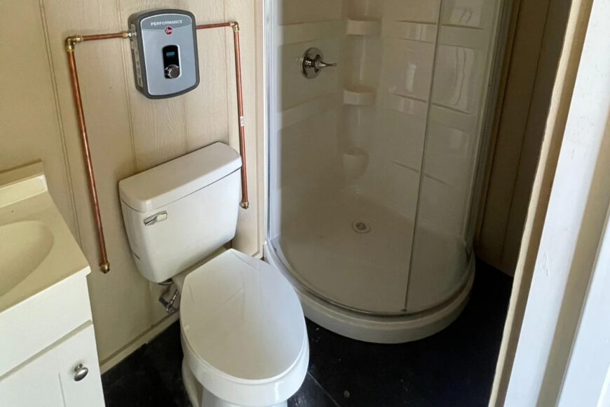 20' Hunting Cabin with Kitchenette and Bath - Image 5