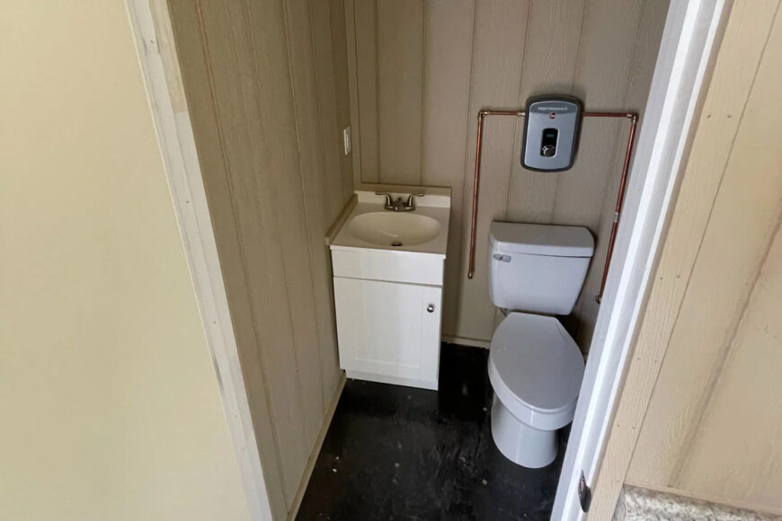20' Hunting Cabin with Kitchenette and Bath - Image 6