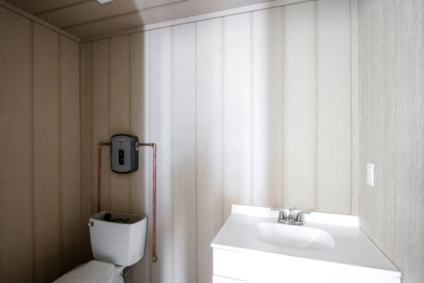 20' Mobile Office with Bathroom - Image 5