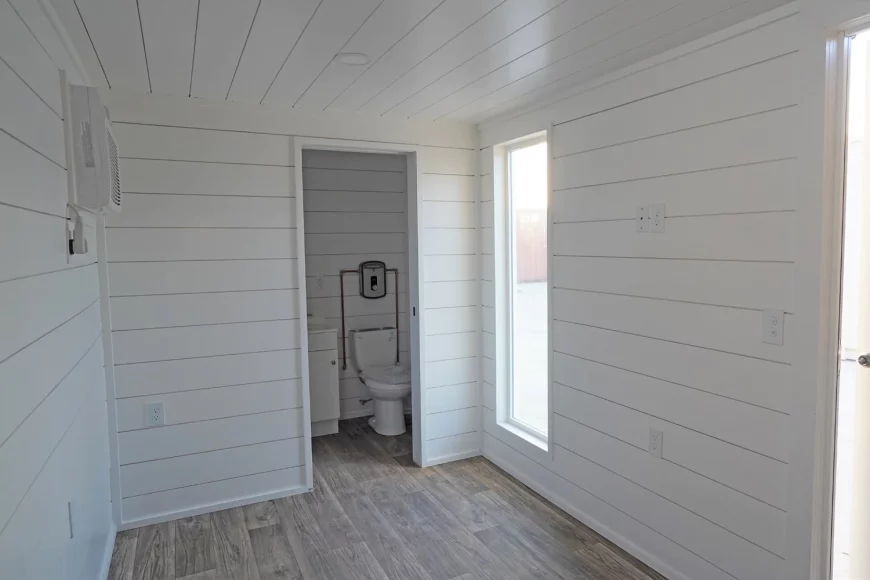 20' Modern Cabin - Image 5