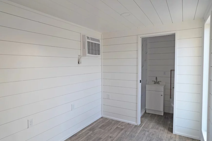 20' Modern Cabin - Image 4