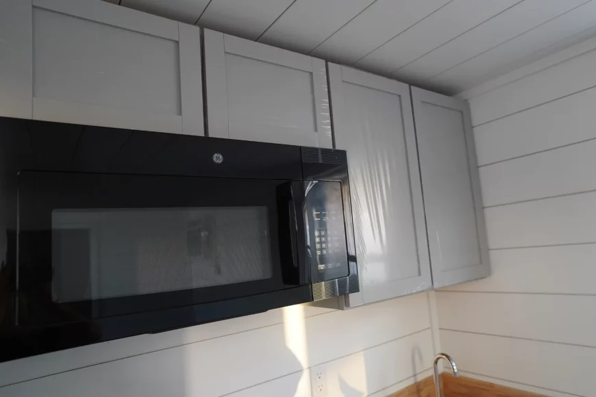 20' Modern Cabin - Image 8